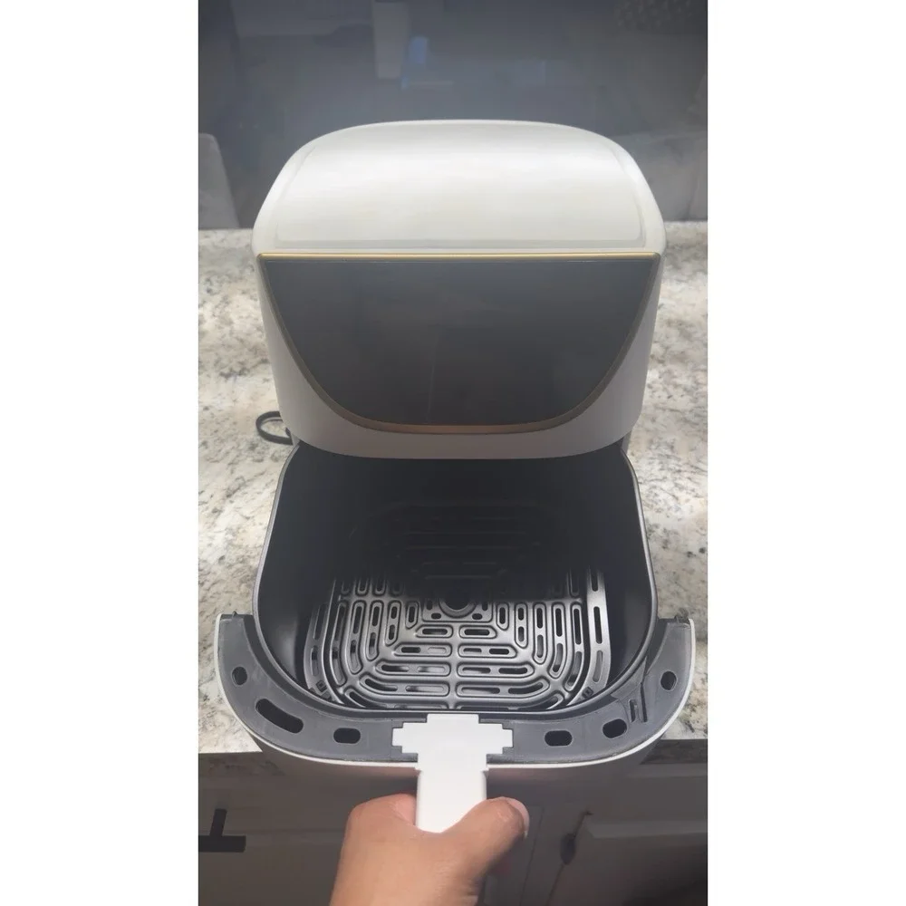 Paris Hilton Air Fryer White Digital Touchscreen Kitchen Countertop Appliance